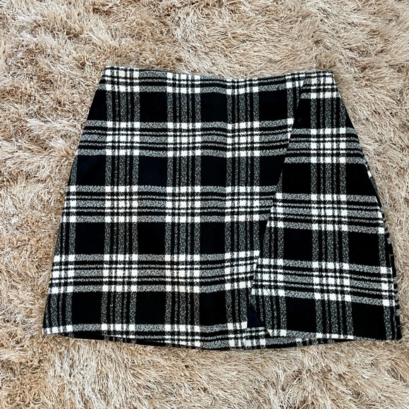 Abercrombie & Fitch Wool Mini Skirt, Black/White, 4, Gently Used - Picture 6 of 10